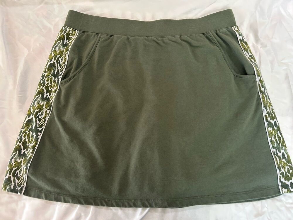Women's Green Athleisure Activewear Pull-On Short Skort Animal Print Pocket